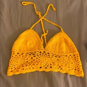 Super cute yellow summer crop top